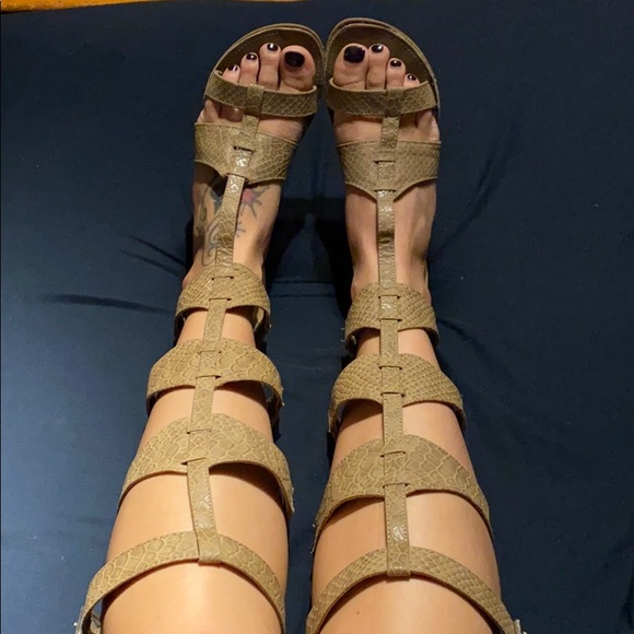 Tan gladiator sandals - Picture 2 of 14